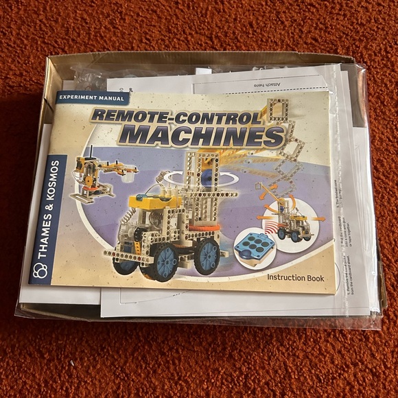 Thames & Kosmos remote control machines - Picture 4 of 5